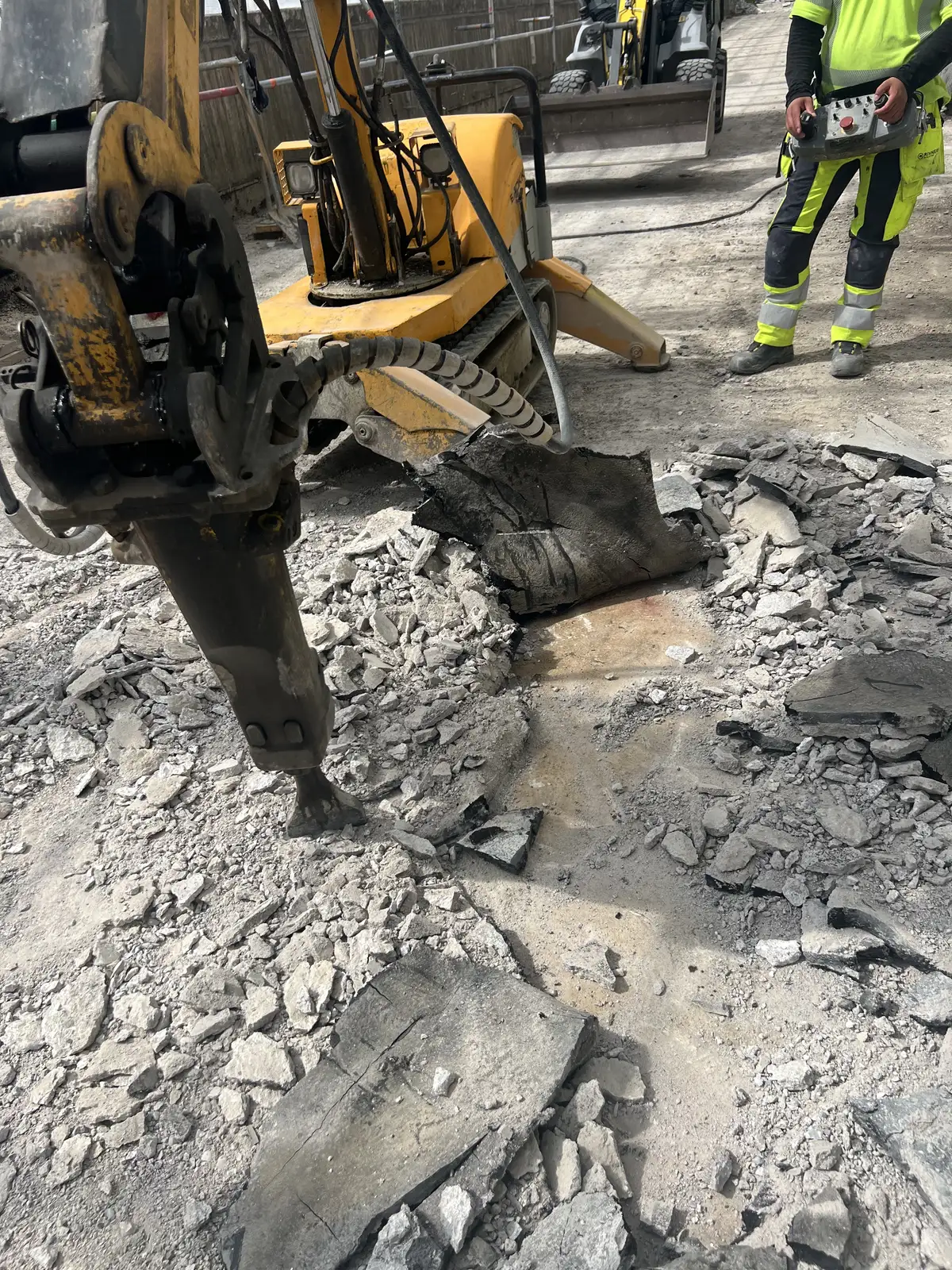 Hydraulhammare river skyddsbetong på terrassen